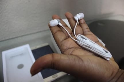 Earpiece! Nice looking.